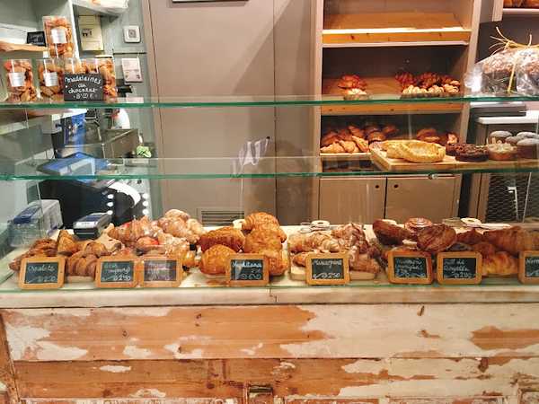 Fotografia tomada fuera de Pastelería Hofmann - Pastisseria en Barcelona, Barcelona