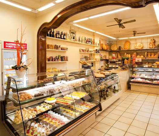 Fotografia tomada fuera de Pastelería Horno Sant Roc - Forn de pa en Manlleu, Barcelona