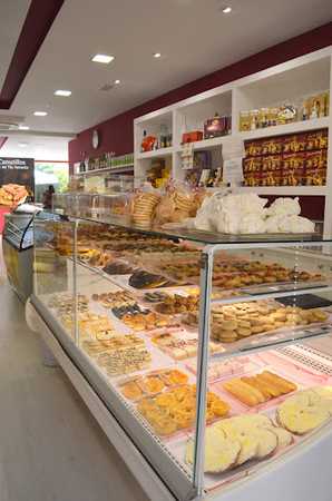 Fotografia tomada fuera de PASTELERIA ISASI HARO - Pastelería en Haro, La Rioja