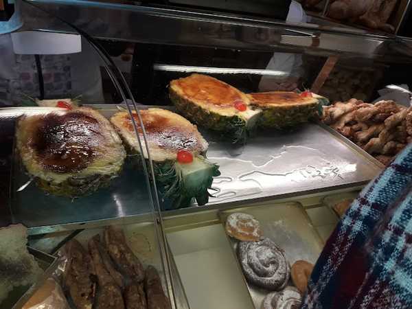 Fotografia tomada fuera de Pastelería J. Valls - Forn de pa en Barberà del Vallès, Barcelona