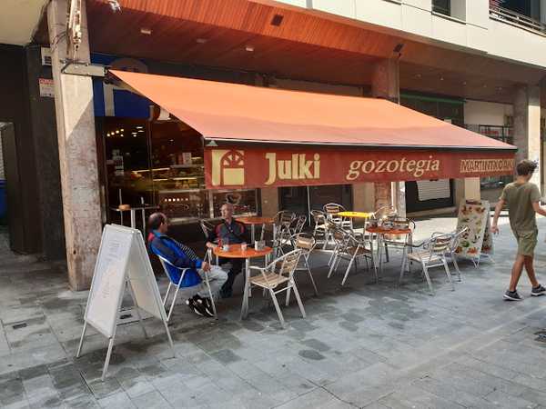 Fotografia tomada fuera de Pastelería Julki - Pastelería en Beasain, Gipuzkoa