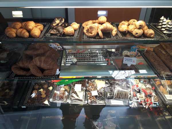 Fotografia tomada fuera de Pastelería K.K.O. - Cake shop en Manresa, Barcelona
