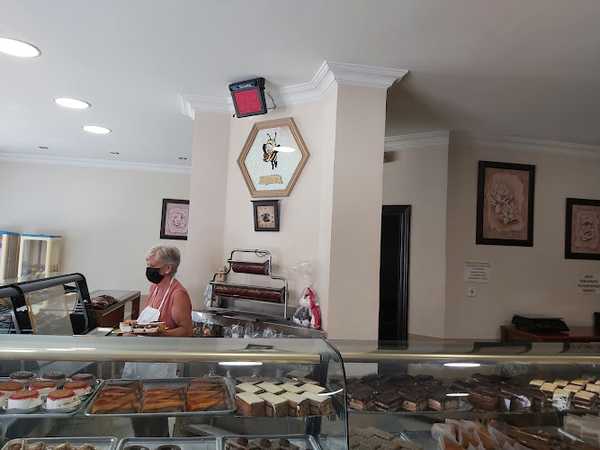 Fotografia tomada fuera de Pastelería La Abeja Maya - Pastelería en Chiclana de la Frontera, Cádiz