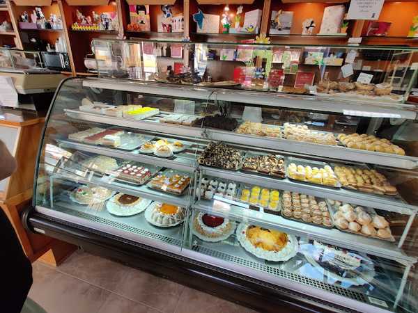 Fotografia tomada fuera de Pastelería la Bamba - Panadería en Arenas de San Pedro, Ávila