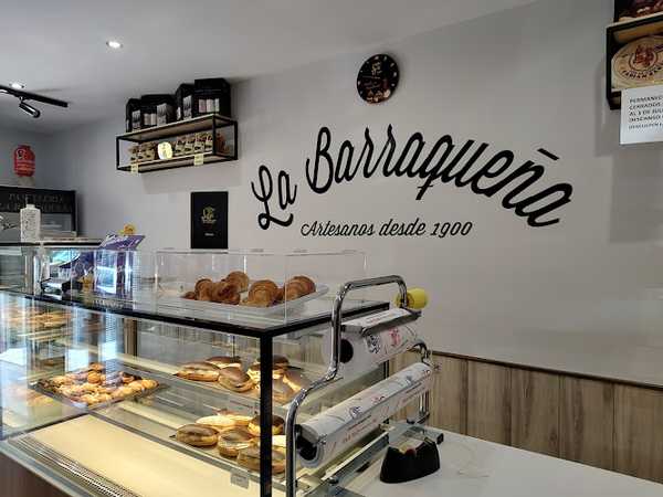 Fotografia tomada fuera de Pastelería La Barraqueña - Pastelería en El Barraco, Ávila
