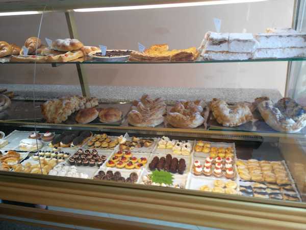 Fotografia tomada fuera de Pasteleria La Delicia Castellana - Cake shop en Cebreros, Ávila