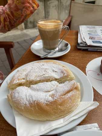 Fotografia tomada fuera de Cafè Des Forn - cafeterías en Alaior, Baleares