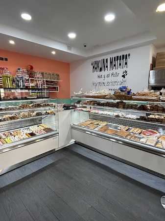 Fotografia tomada fuera de Pastelería La Rotiseria - Pastelería en Parla, Madrid