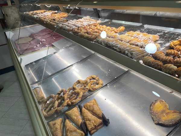 Fotografia tomada fuera de Pastelería La Torre - Pastelería en Lepe, Huelva
