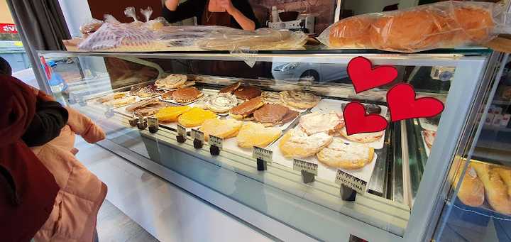 Fotografia tomada fuera de Pasteleria La Trufa - Pastelería en Cádiz, Cádiz