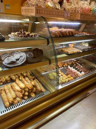 Fotografia tomada fuera de Pastelería La Villa - Pastelería en Saldaña, Palencia