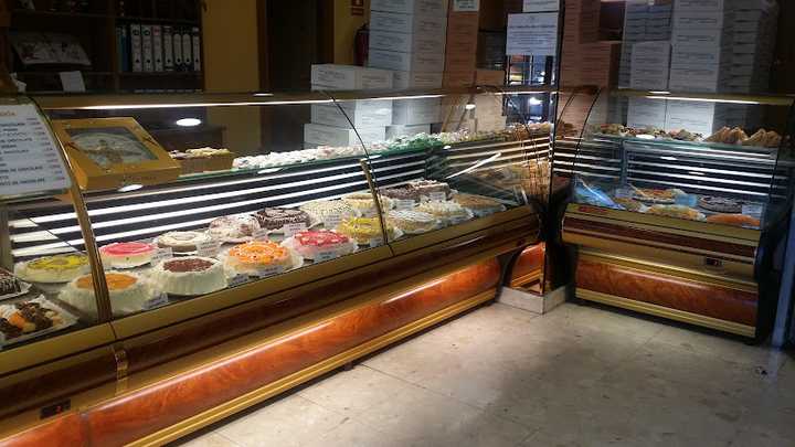 Fotografia tomada fuera de Pastelería La Villa - Pastelería en Coslada, Madrid