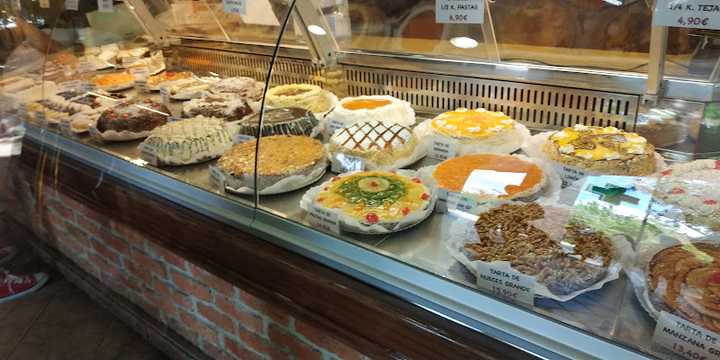 Fotografia tomada fuera de Pastelería La Villa - Pastelería en Madrid, Madrid