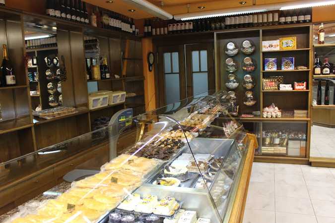 Fotografia tomada fuera de Pastelería Lladó - Pastelería en Vic, Barcelona
