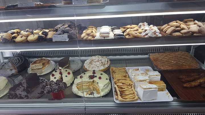 Fotografia tomada fuera de Pastelería Mainha - Panadería en La Adrada, Ávila