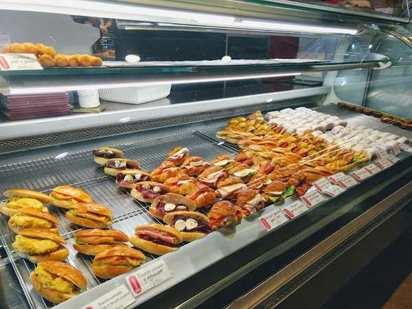 Fotografia tomada fuera de Pastelería Mallorca Alberto Alcocer - Pastelería en Madrid, Madrid