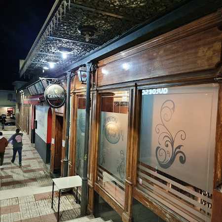 Fotografia tomada fuera de Café Hispano - cafeterías en Cuenca, Cuenca