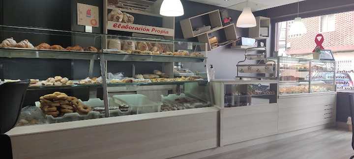 Fotografia tomada fuera de Pasteleria Manoli- Productos Navas - Pastelería en Almadén, Ciudad Real
