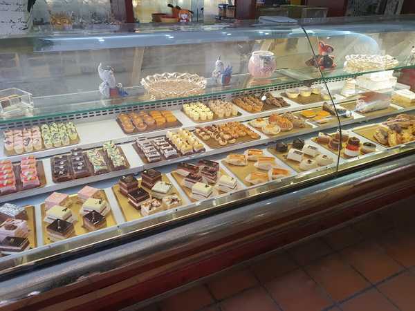 Fotografia tomada fuera de Pasteleria Maria Auxiliadora Cardenal - Pastelería en Alicante, Alicante