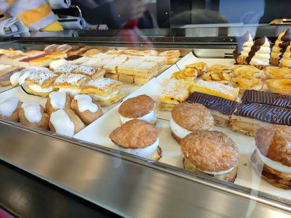 Fotografia tomada fuera de Pasteleria Maria Luisa - Pastelería en Santoña, Cantabria