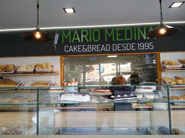 Fotografia tomada fuera de Pasteleria Mario Medina - Pastelería en Don Benito, Badajoz