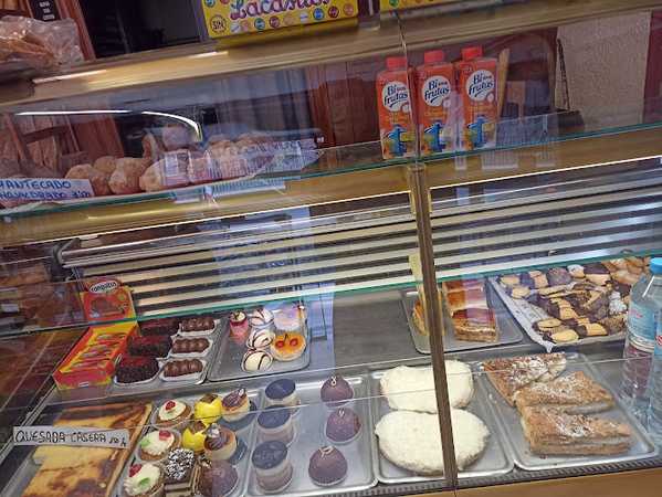 Fotografia tomada fuera de Pastelería Martín - Pastelería en Zaragoza, Zaragoza