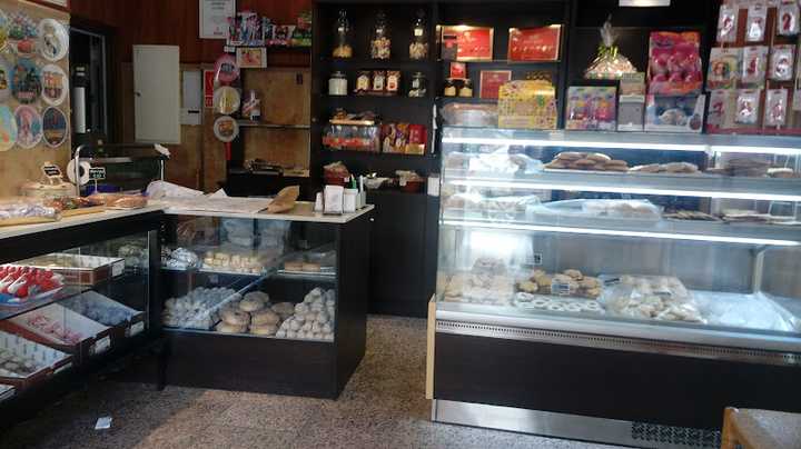 Fotografia tomada fuera de PASTELERÍA Martín de la Leona. - Pastelería en Manzanares, Ciudad Real