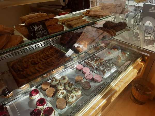 Fotografia tomada fuera de Pastelería Mesado - Pastelería en Xèrica, Castellón
