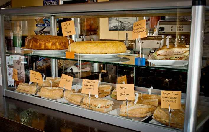 Fotografia tomada fuera de Café La Villa - bares en Ribadesella, Asturias