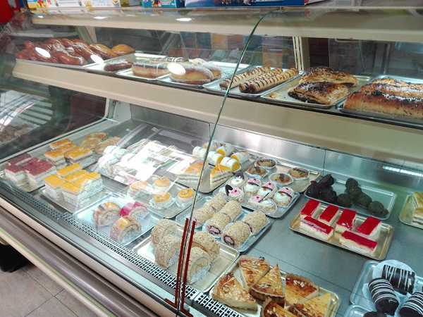 Fotografia tomada fuera de Pastelería Moka E Hijos - Pastelería en La Línea de la Concepción, Cádiz