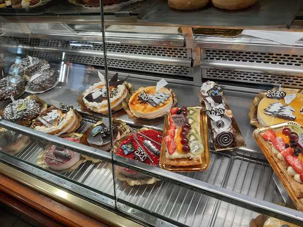 Fotografia tomada fuera de Pastelería Montserrat - Pastisseria en Barcelona, Barcelona