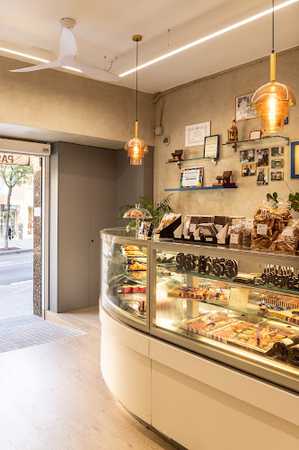Fotografia tomada fuera de Pastelería Muntada - Pastisseria en Castellar del Vallès, Barcelona
