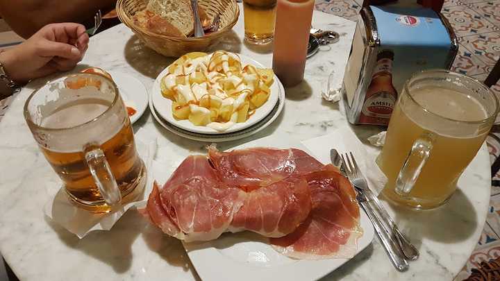 Fotografia tomada fuera de Café Latino - cafeterías en La Bañeza, León