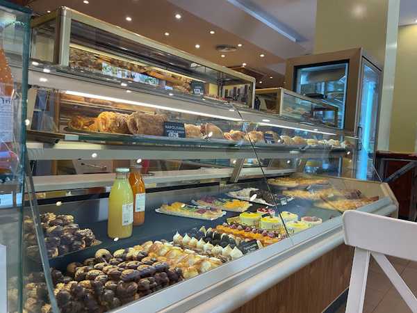 Fotografia tomada fuera de Pastelería Orio Pan Café - Panadería en Madrid, Madrid