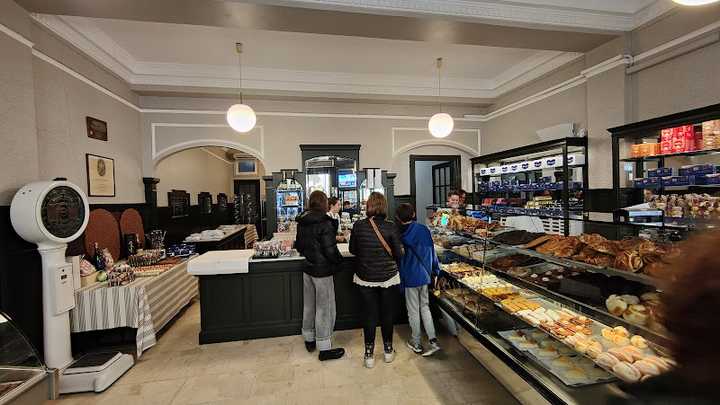 Fotografia tomada fuera de Pastelería Otaegui - Tarta-denda en Donostia-San Sebastian, Gipuzkoa