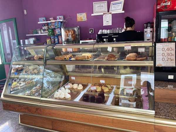 Fotografia tomada fuera de Pasteleria Panadaria Los dolores - Panadería en Tinajo, Las Palmas