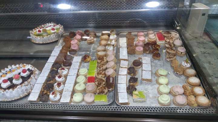 Fotografia tomada fuera de Pastelería Panadería Che - Sigüeiro - Panadería en Sigüeiro, A Coruña