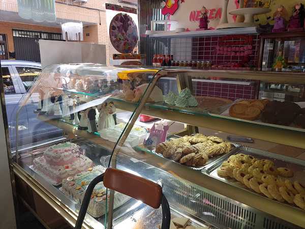 Fotografia tomada fuera de Pasteleria Panaderia Ecuador - Panadería en Madrid, Madrid