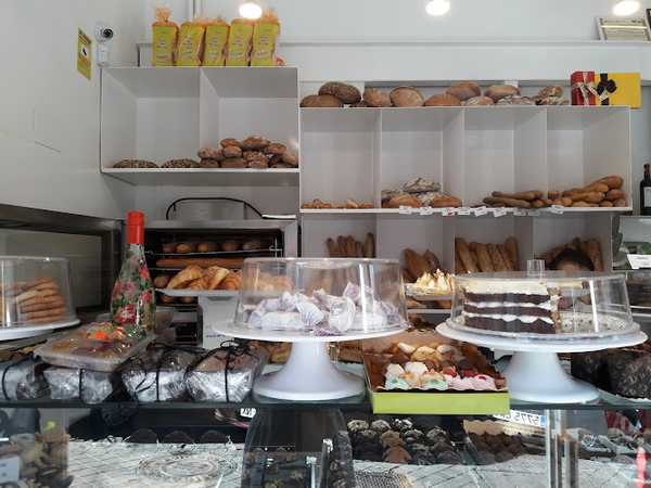 Fotografia tomada fuera de Pastelería Panadería La Flor - Pastelería en Madrid, Madrid