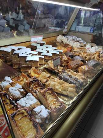 Fotografia tomada fuera de Pastelería Panadería Los Dolores - Pastelería en La Santa, Las Palmas