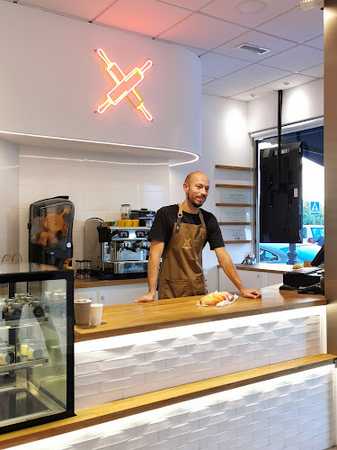 Fotografia tomada fuera de Pastelería Pandejuevo - Pastelería en Cee, A Coruña