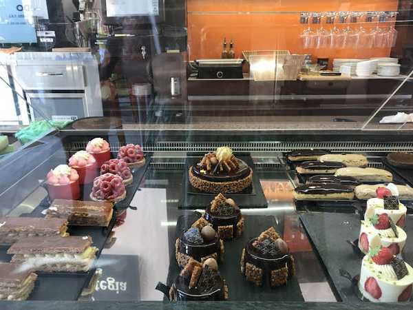 Fotografia tomada fuera de PASTELERÍA PARIÈS DONOSTIA - Gozo-denda en Donostia-San Sebastian, Gipuzkoa