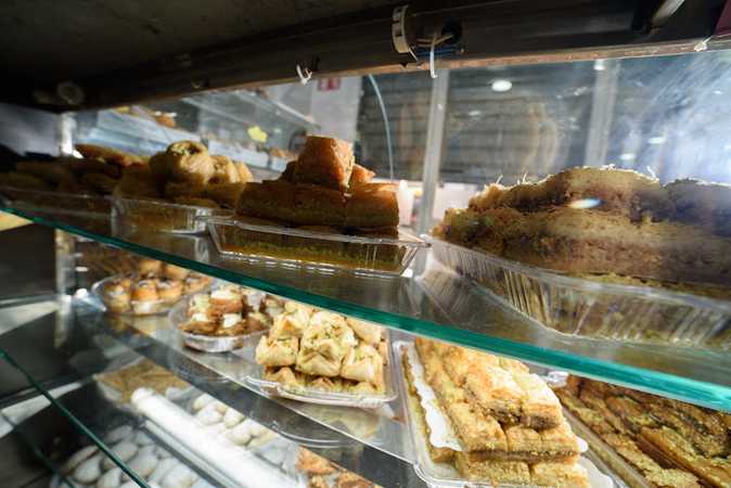 Fotografia tomada fuera de Pastelería Petra - Pastelería en Granada, Granada