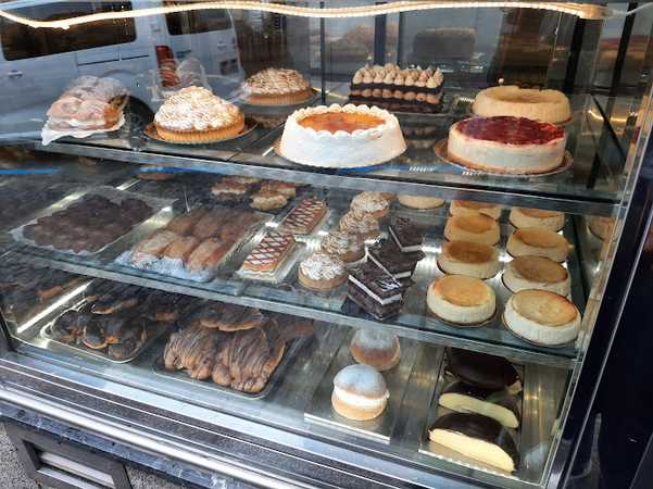 Fotografia tomada fuera de Pastelería Pontón San Lorenzo de El Escorial - Pastelería en San Lorenzo de El Escorial, Madrid