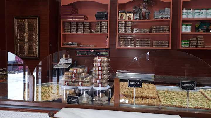 Fotografia tomada fuera de Pastelería Principe - Forn de pa en Barcelona, Barcelona