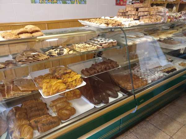 Fotografia tomada fuera de Pastelería Raquel - Bakeri en Covarrubias, Burgos
