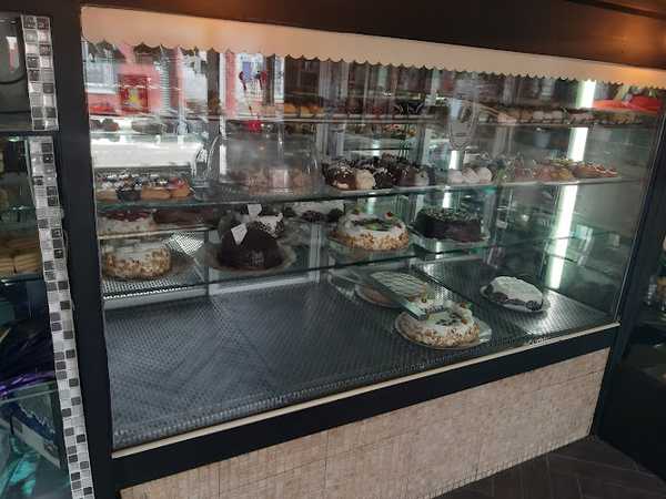 Fotografia tomada fuera de Pastelería Redondo - Pastelería en Fuenlabrada, Madrid