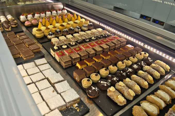 Fotografia tomada fuera de Pastelería Sacher - Pastelería en Castro-Urdiales, Cantabria