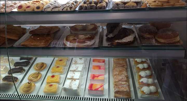 Fotografia tomada fuera de Pastelería San José - Pastelería en León, León