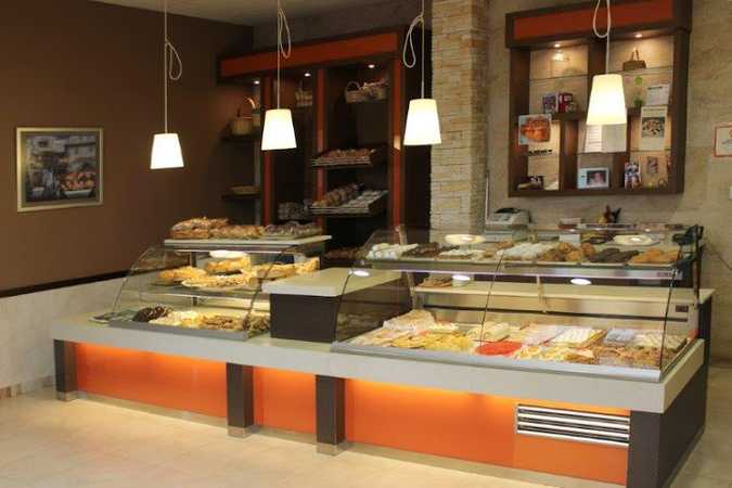 Fotografia tomada fuera de Pastelería Sánchez. - Pastelería en Castro del Río, Córdoba